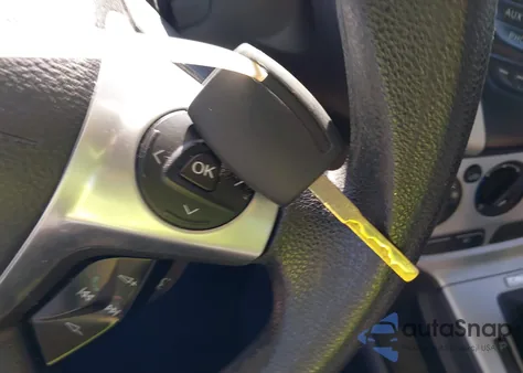 2013 Ford Focus Se z USA, uszkodzony, nr VIN 1FADP3F28DL223016